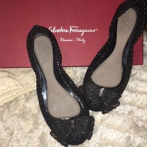 Ferragamo black bow lace jellies sz 7 so adorbs!